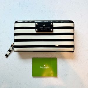 LIKE NEW KATE SPADE WALLET